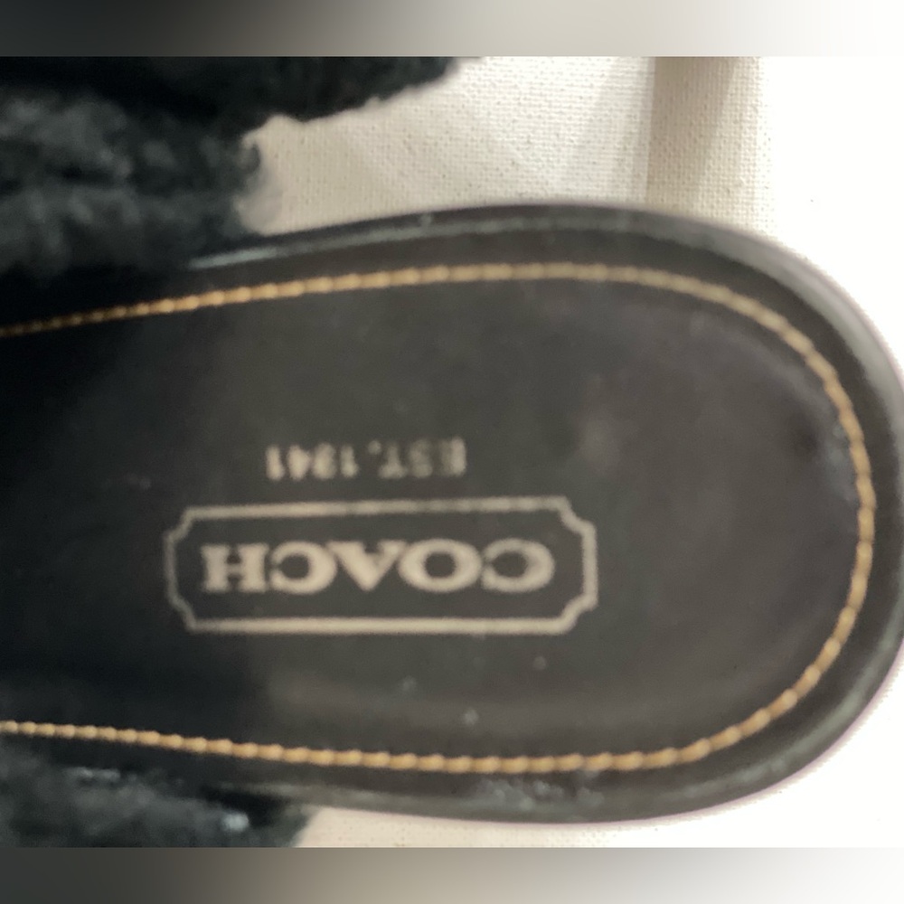 COACH Top quality leather slip on women size 7, this shoe is like New, - Picture 4 of 7